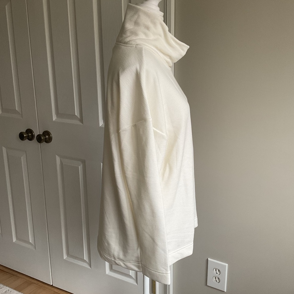 Banana Republic Cream Ribbed Turtleneck